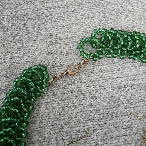 Green Glass Seed Bead Collar Necklace and Earrings Set - Picture 4 of 12